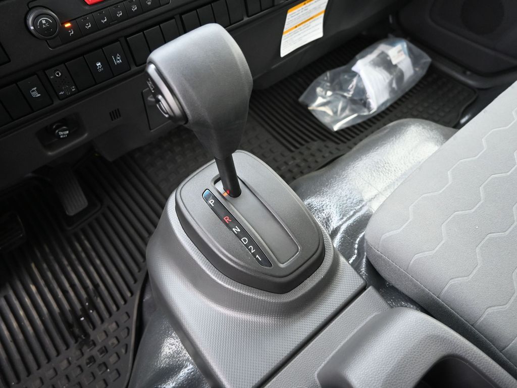 2025 Isuzu NRR 