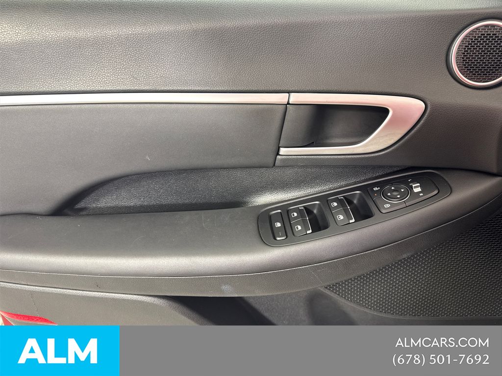 Used 2025 Red Hyundai SEL image 14
