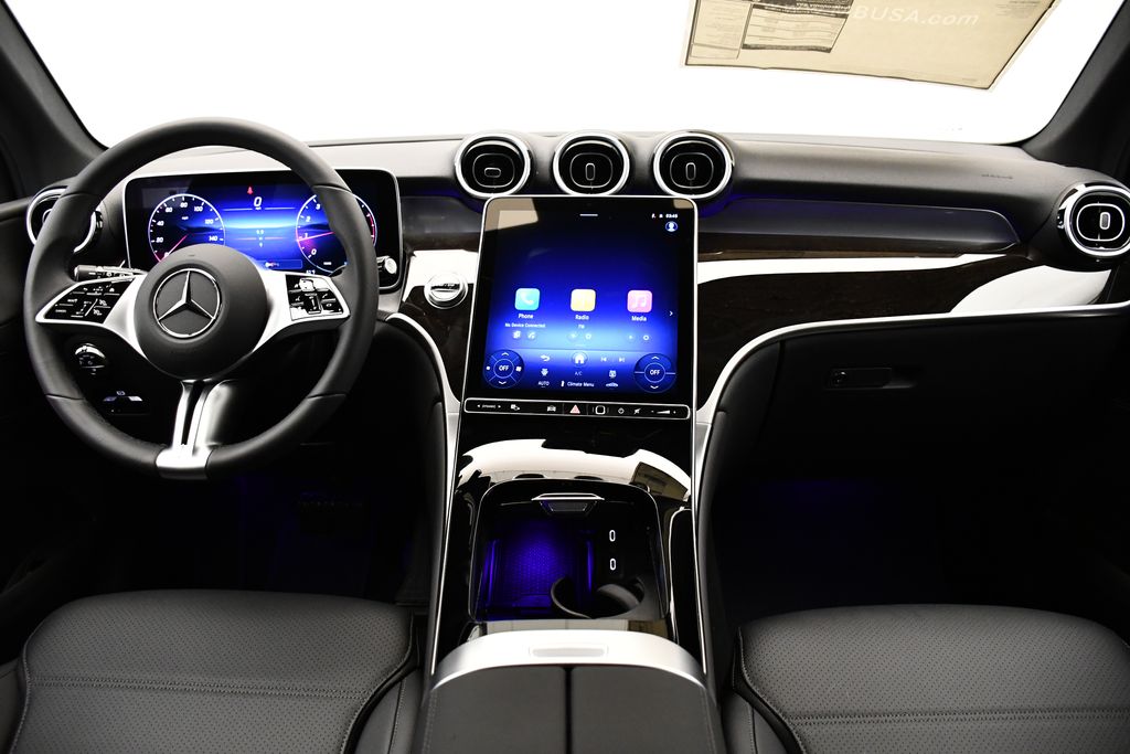 Thumbnail: 2025 Mercedes-Benz GLC - 18