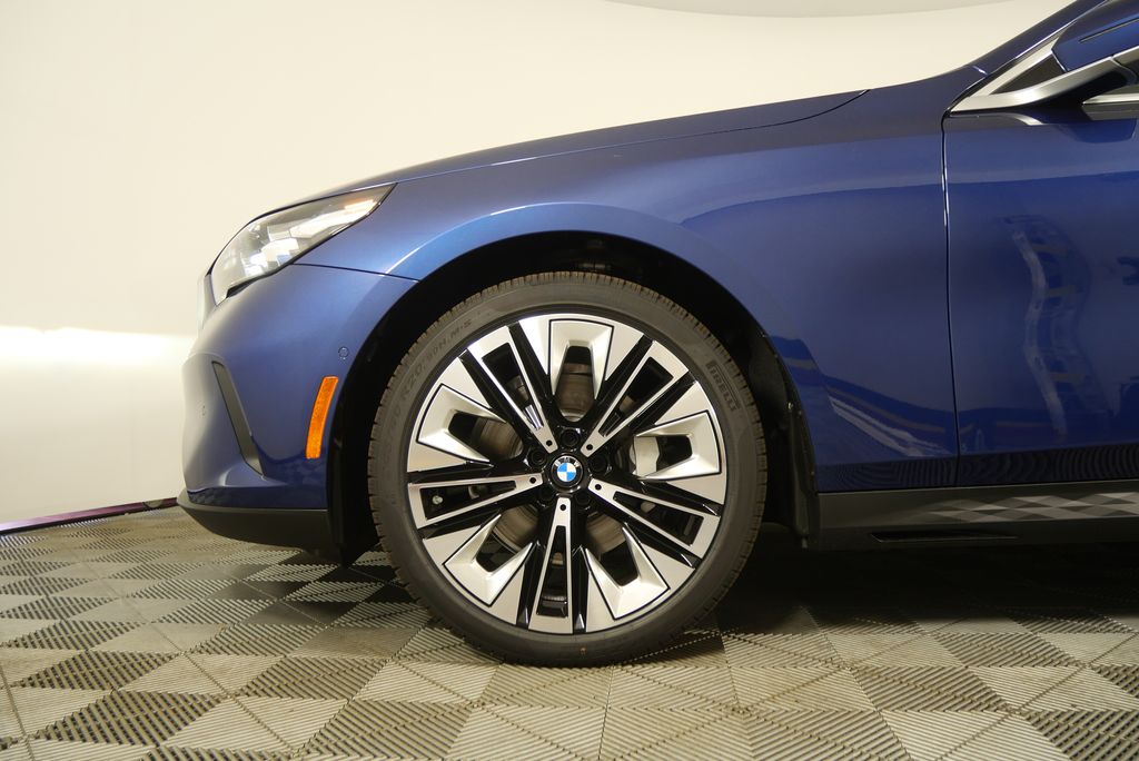 Thumbnail: 2026 BMW 5 Series - 7