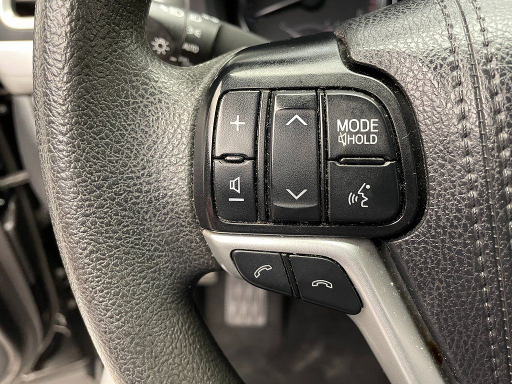 Thumbnail: 2019 Toyota Highlander - 21