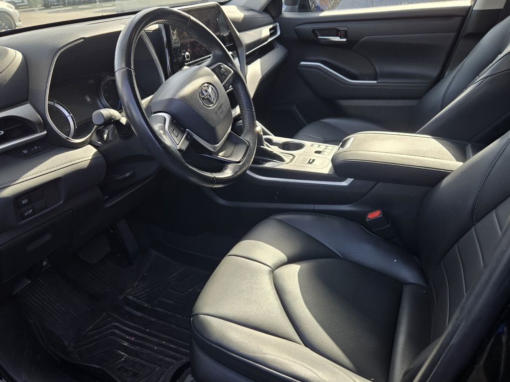 2023 Toyota Highlander - $33,999