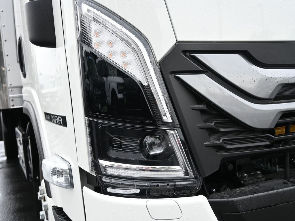 2025 Isuzu NRR 