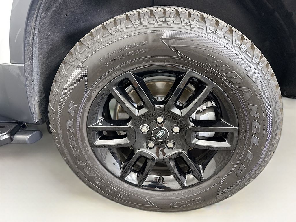 Thumbnail: 2025 Land Rover Defender - 30