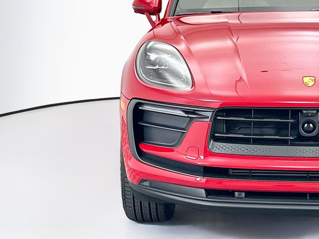 Thumbnail: 2026 Porsche Macan - 12