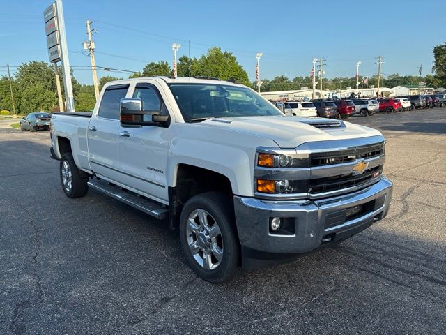 Summit White 2018 Chevrolet Silverado 2500HD Pickup Truck Four-Wheel Drive 6-Speed Automatic