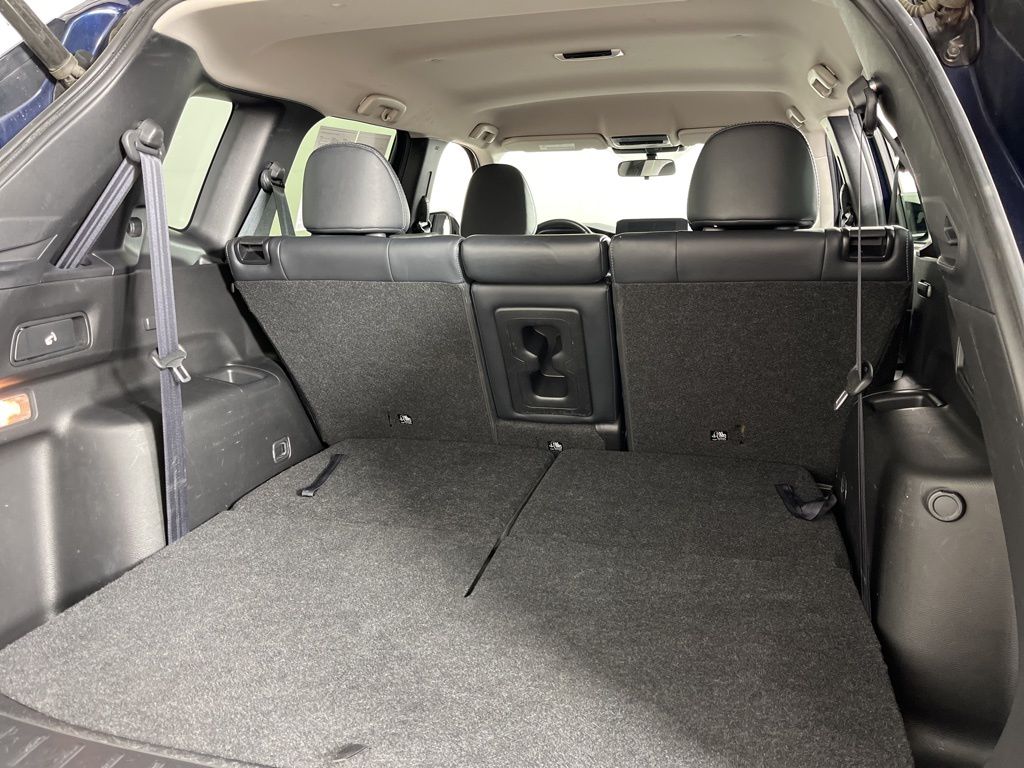 Thumbnail: 2024 Mitsubishi Outlander - 10