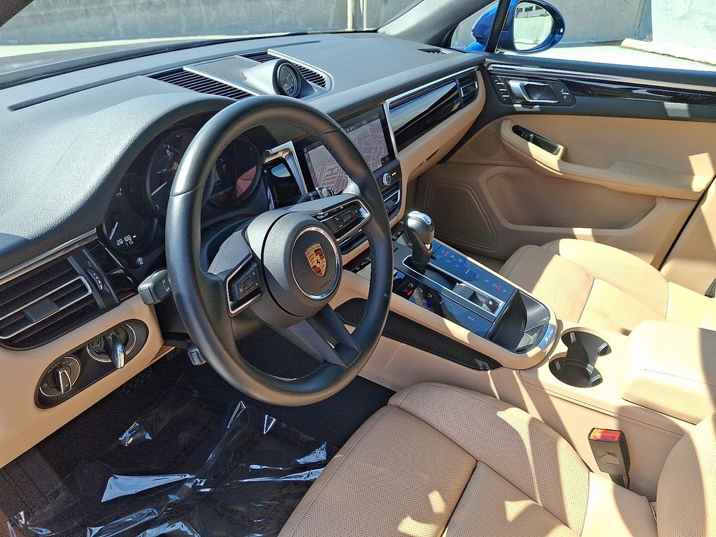 Thumbnail: 2023 Porsche Macan - 4