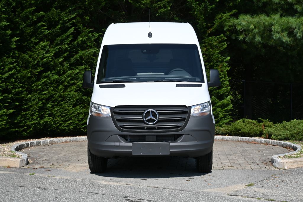 2024 Mercedes-Benz Sprinter 2500 9