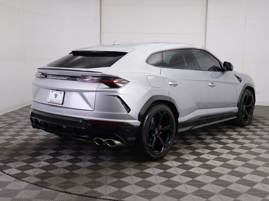 Thumbnail: 2022 Lamborghini Urus - 5