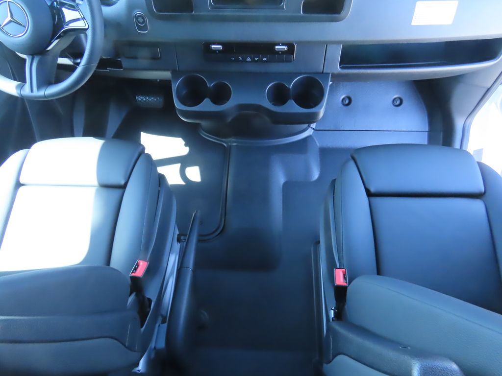 Thumbnail: 2025 Mercedes-Benz Sprinter - 17