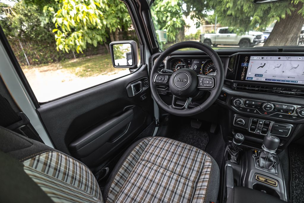 2026 Jeep Gladiator 85th Anniversary Edition thumbnail 26