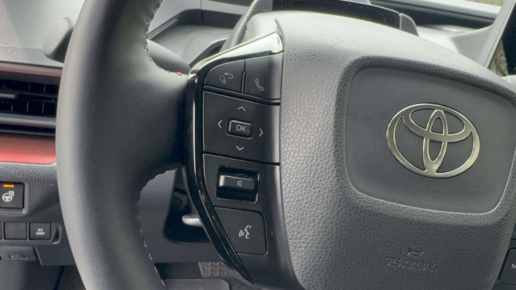 2025 Toyota Prius SE - Photo 14
