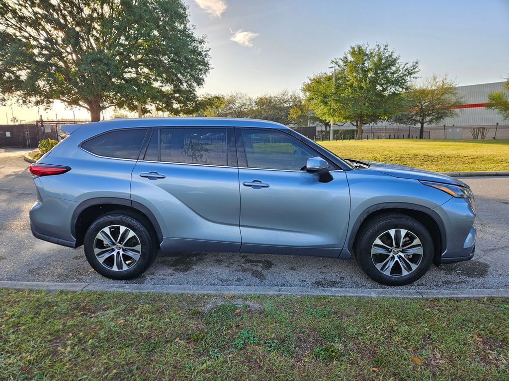 2022 Toyota Highlander XLE 6