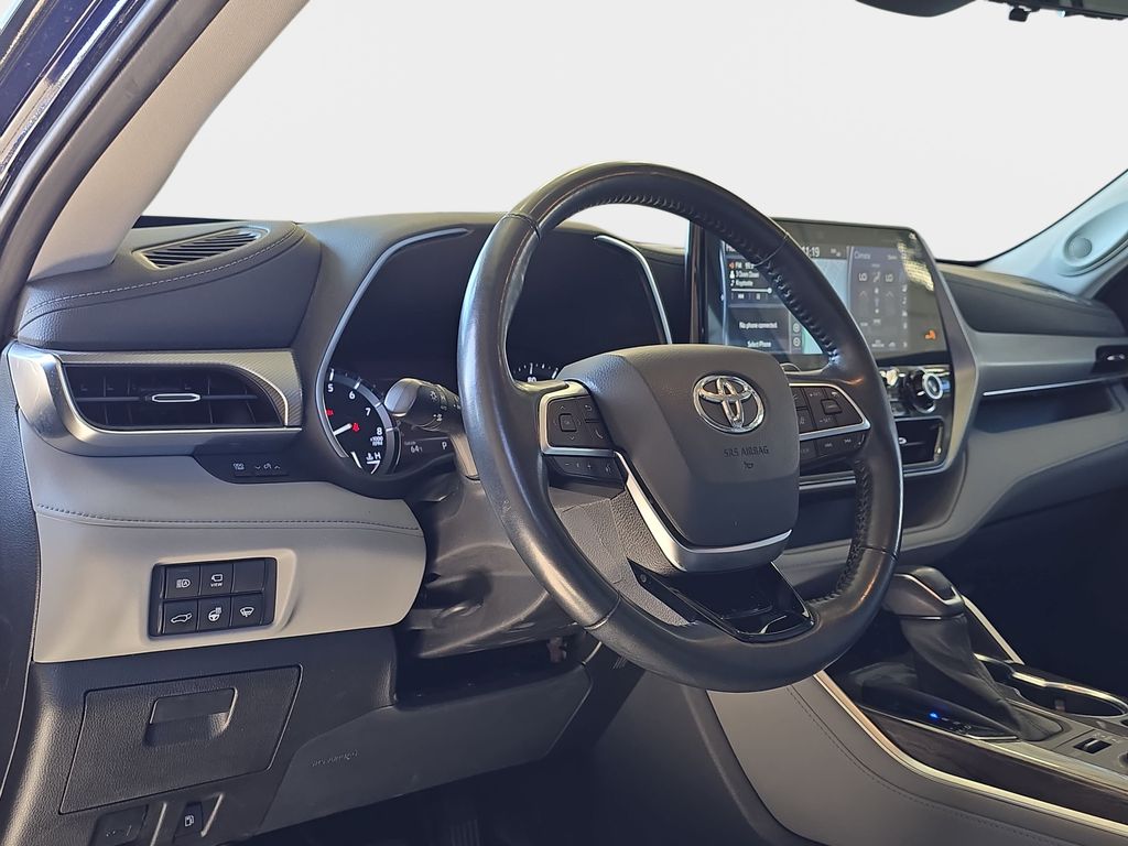 Used 2020 Blue Toyota Platinum image 18
