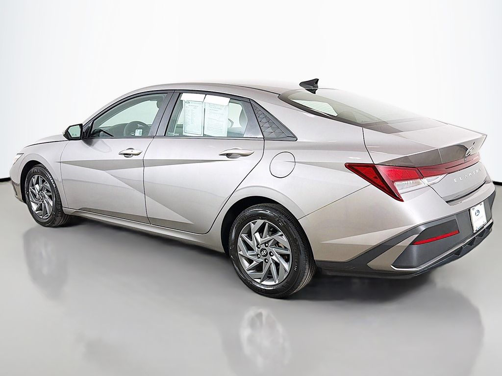 Used 2024 Silver Hyundai SEL image 9