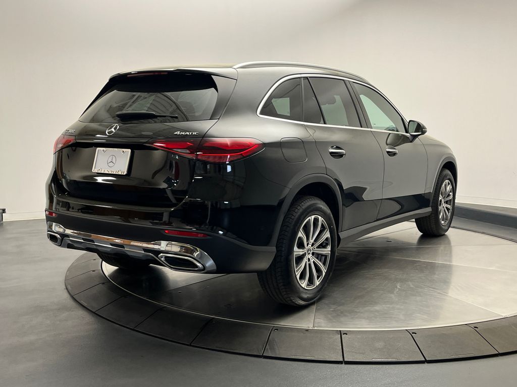 2025 Mercedes-Benz GLC 300 7