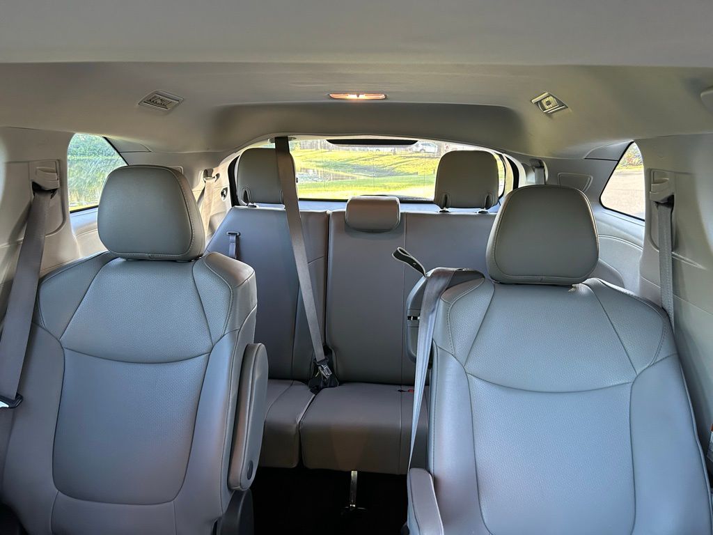 Thumbnail: 2022 Toyota Sienna - 16