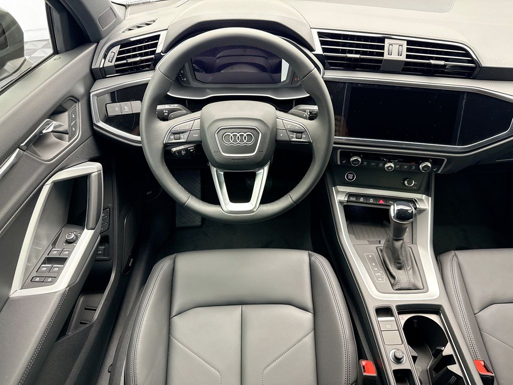 Thumbnail: 2025 Audi Q3 - 10