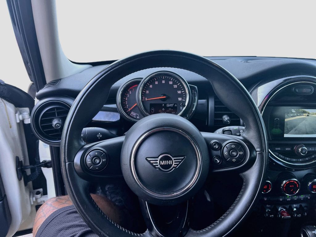 Used 2019 White MINI Classic image 11