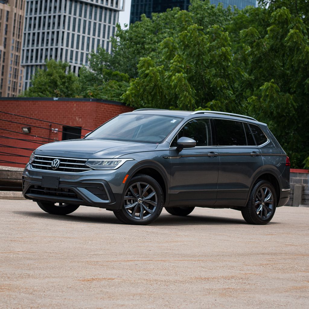 Platinum Gray Metallic 2023 Volkswagen Tiguan SE 4Motion SUV / Crossover All-Wheel Drive 8-Speed Automatic