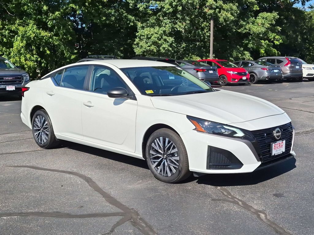 Glacier White 2026 Nissan Altima Sedan All-Wheel Drive Continuously Variable Transmission