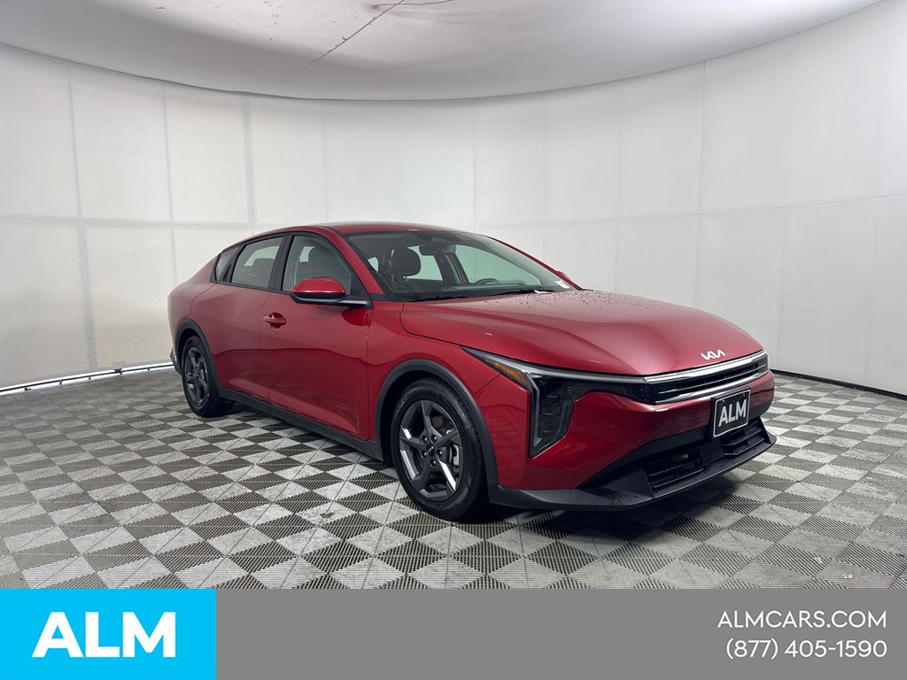 Used 2025 Red Kia LXS image 3