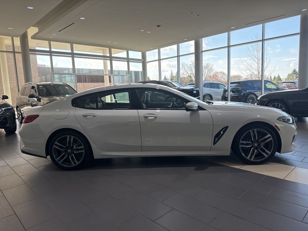 Thumbnail: 2022 BMW 8 Series - 4