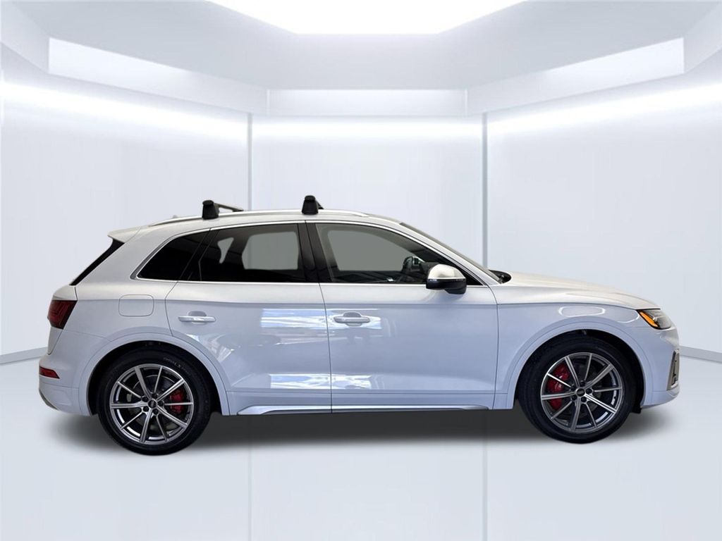Thumbnail: 2023 Audi SQ5 - 7