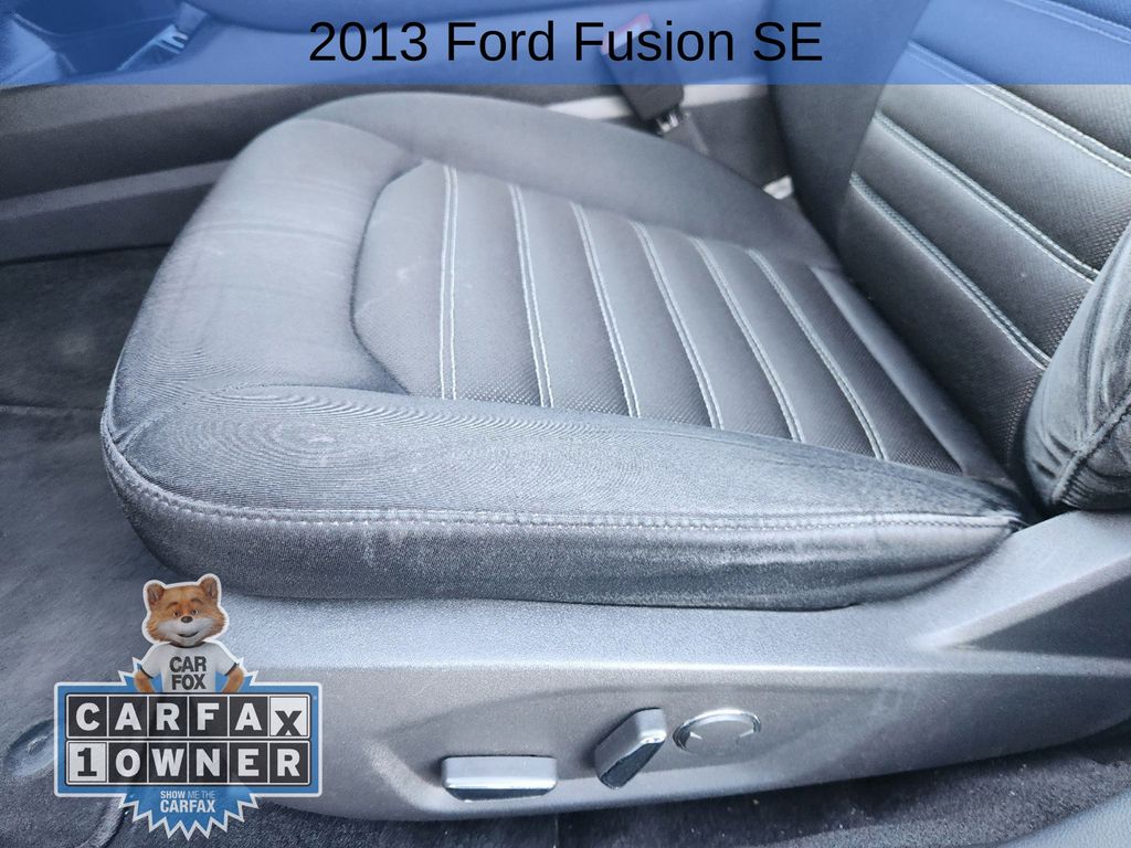 2013 Ford Fusion SE 24