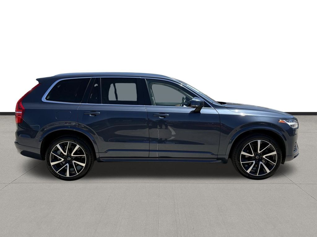 2022 Volvo XC90 T6 Momentum - 3