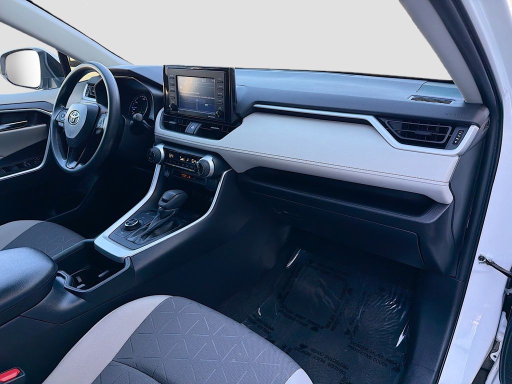 Thumbnail: 2022 Toyota RAV4 - 28
