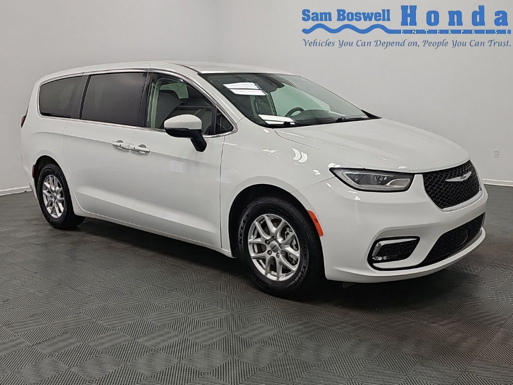 Bright White Clearcoat 2023 Chrysler Pacifica Touring L FWD Minivan Front-Wheel Drive 9-Speed Automatic