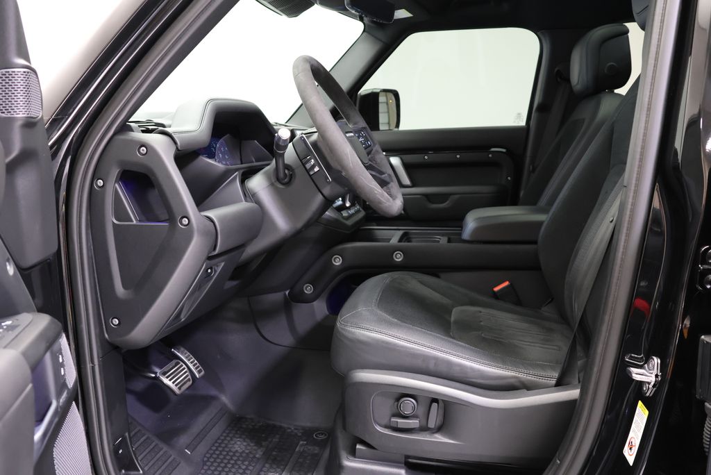 Thumbnail: 2022 Land Rover Defender - 31