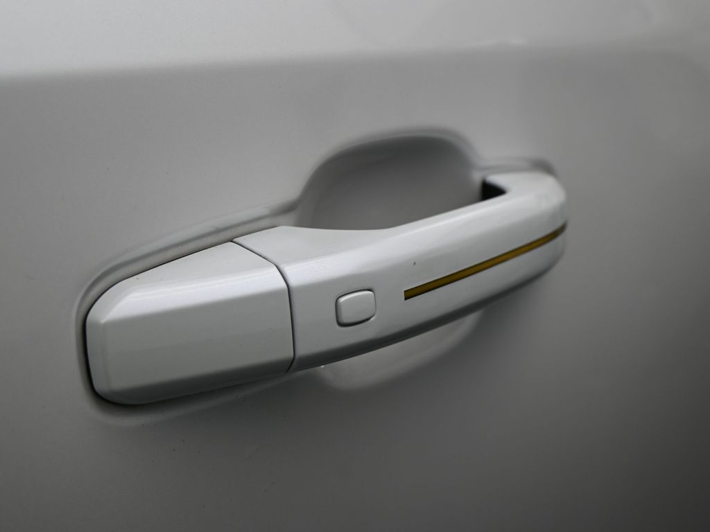 Used 2022 Iridescent Pearl Tricoat Chevrolet High Country image 60