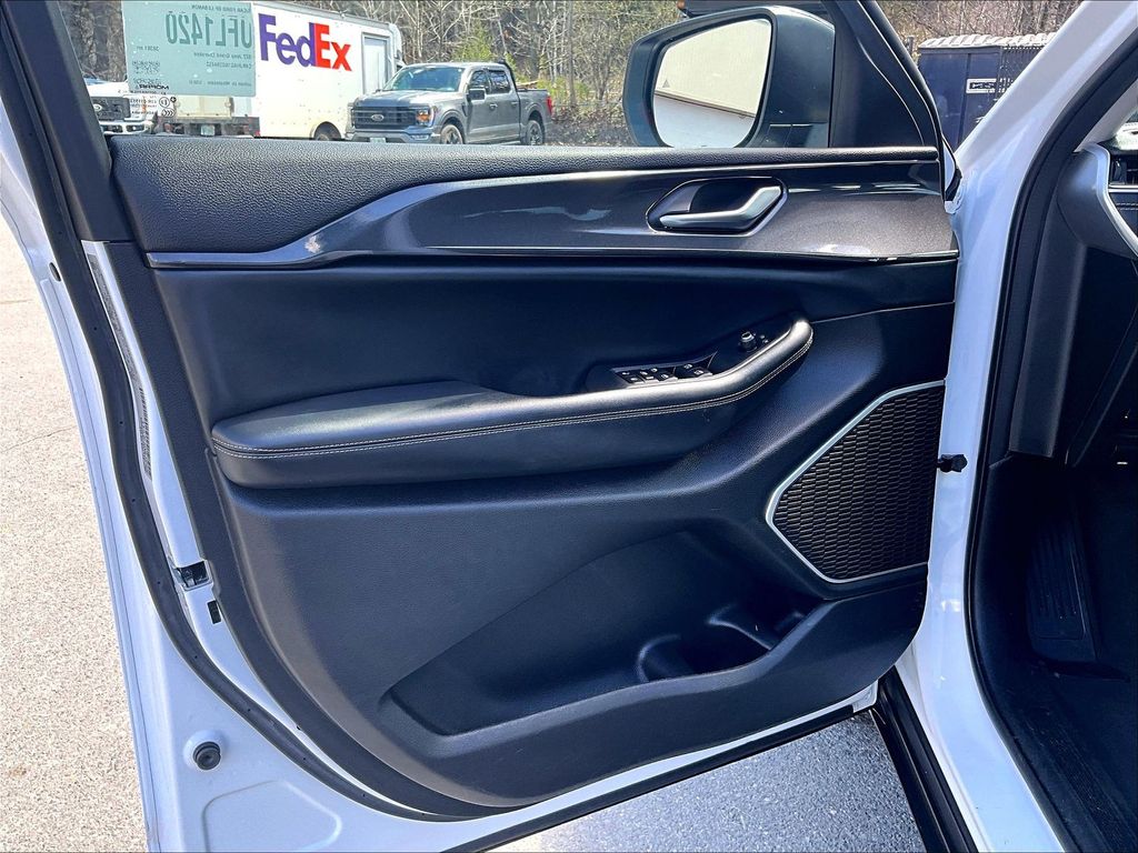 2022 Jeep Grand Cherokee — photo 19