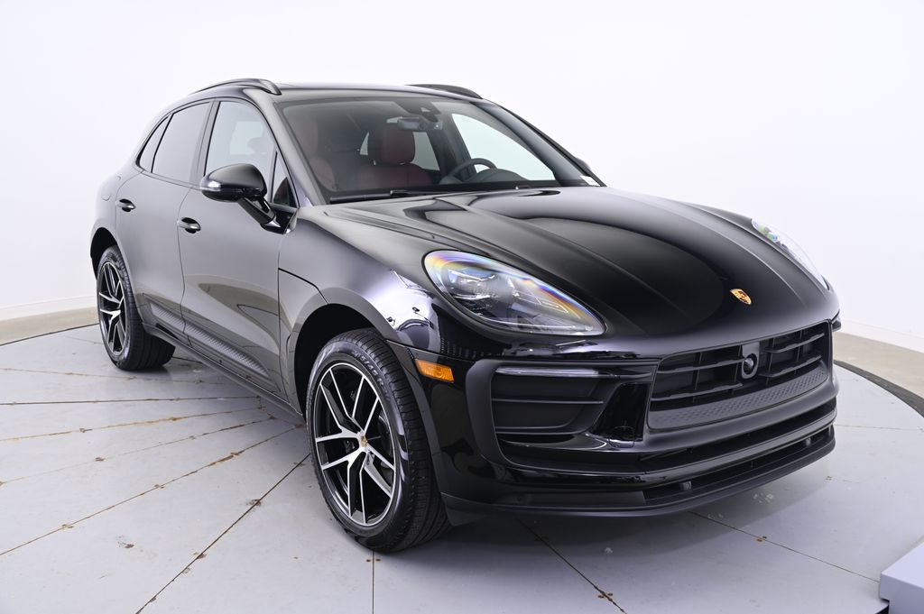 Thumbnail: 2025 Porsche Macan - 9