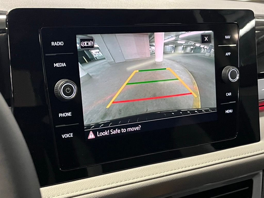 2025 Volkswagen Taos SEL - Photo 28
