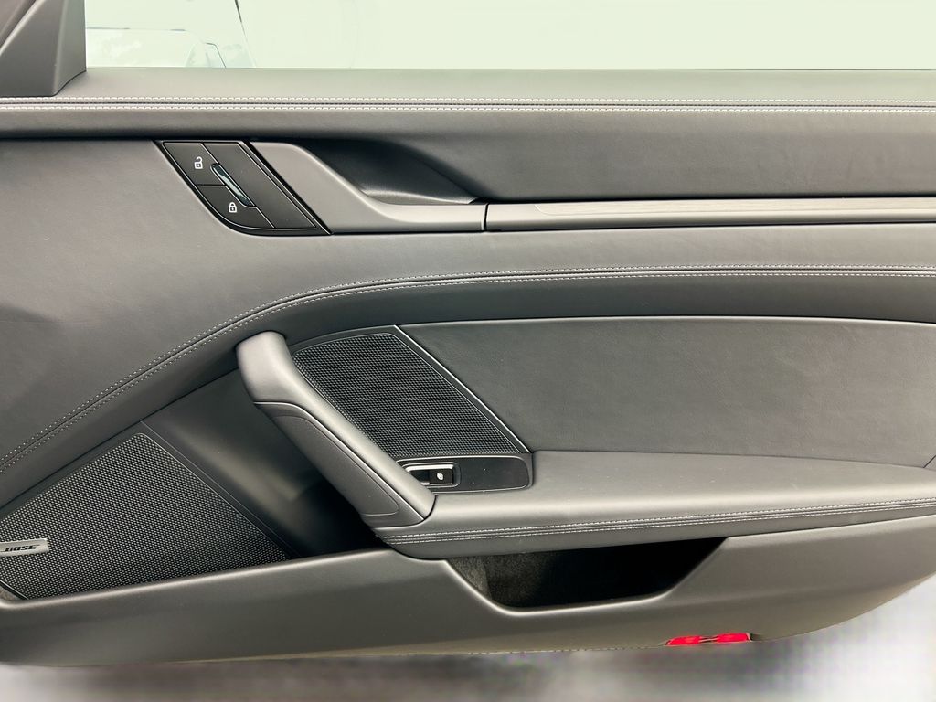 Thumbnail: 2026 Porsche 911 - 26