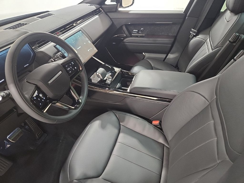 New 2026 Silver Land Rover Dynamic SE image 17