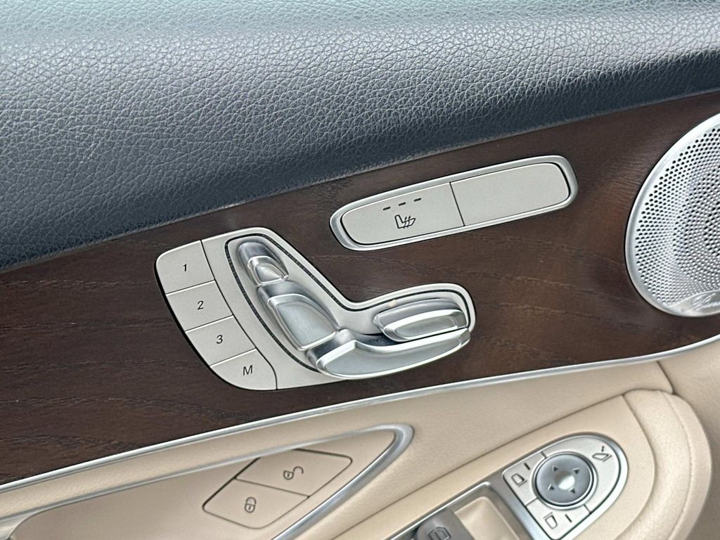 Thumbnail: 2018 Mercedes-Benz GLC - 30