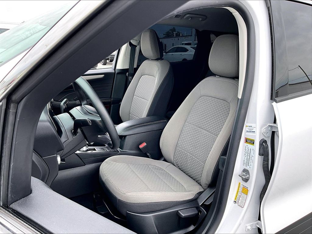 2022 Ford Escape — photo 10