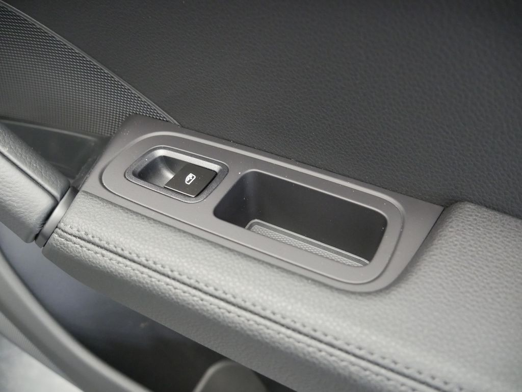 Thumbnail: 2026 Porsche Cayenne - 29