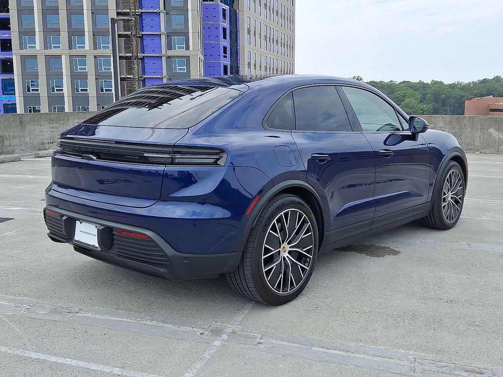 Thumbnail: 2024 Porsche Macan - 8