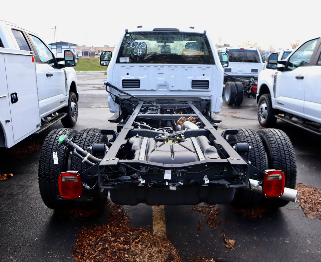 View vehicle photo 4