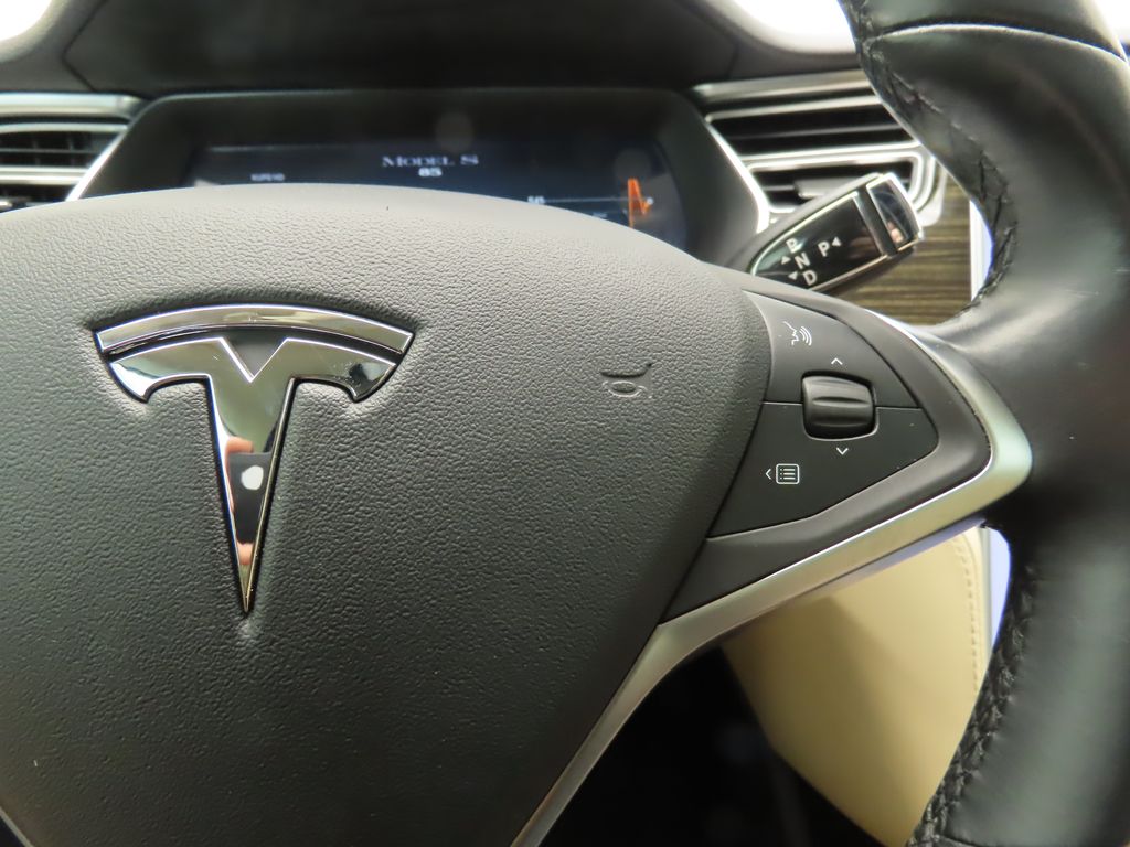 2014 Tesla Model S  12