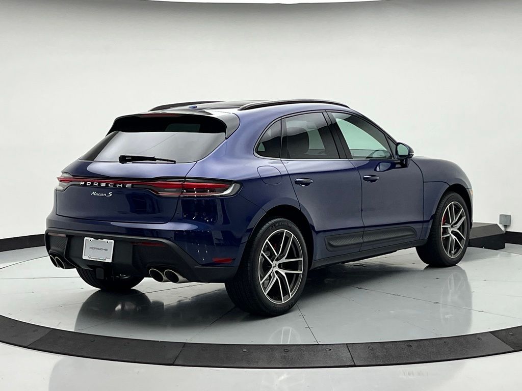 Thumbnail: 2026 Porsche Macan - 7