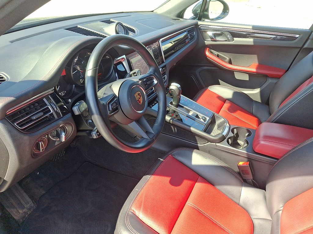 Thumbnail: 2023 Porsche Macan - 4