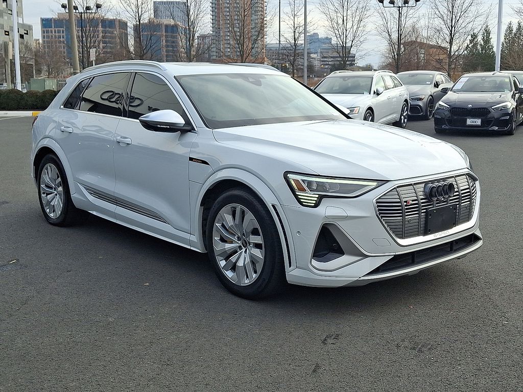 Thumbnail: 2022 Audi e-tron S - 3