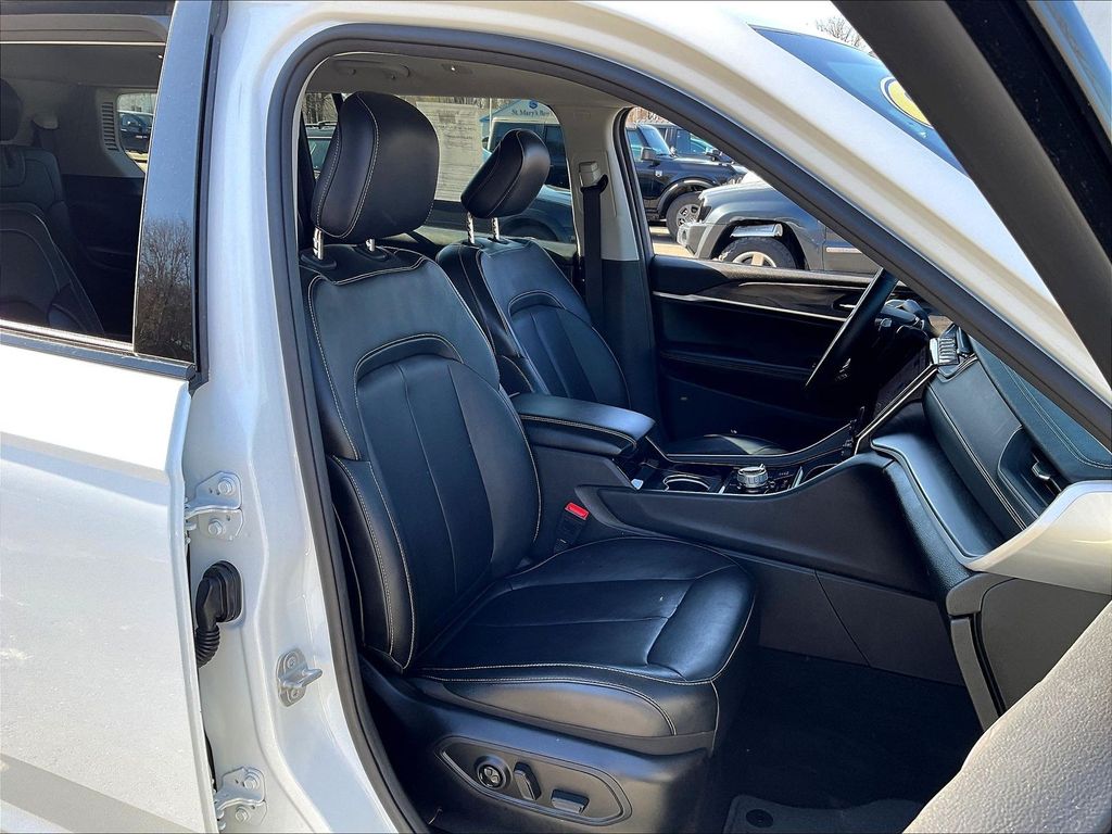 2022 Jeep Grand Cherokee L — photo 11
